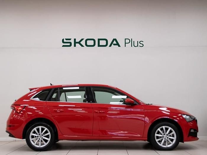 Usado Skoda Scala Ambition 150 CV (110 kW) 2023 Rojo Utilitario