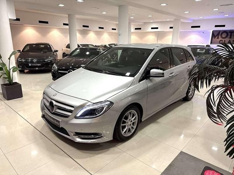 Usado Mercedes B200 156 CV (114 kW) 2012 Gris Monovolumen