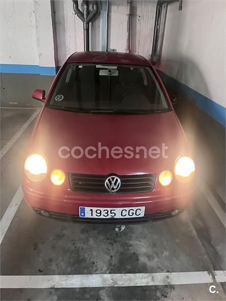 Usado VW Polo Advance 75 CV (55 kW) 2004 Rojo Utilitario