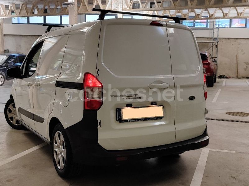 Usado Ford Tourneo Courier Trend 75 CV (55 kW) 2015 Blanco Monovolumen
