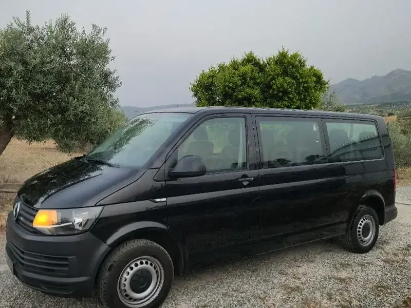 Usado VW Caravelle Comfortline 150 CV (110 kW) 2016 Negro Van