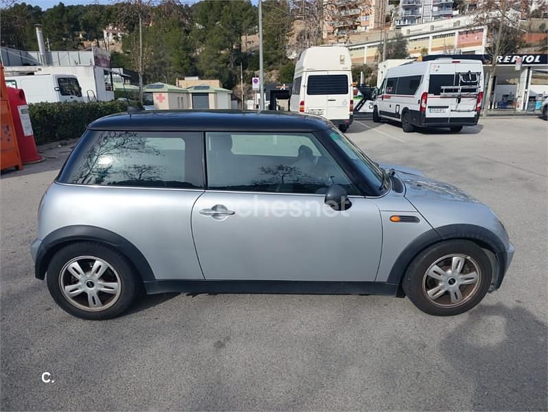Usado Mini ONE 90 CV (66 kW) 2006 Gris / plata Utilitario