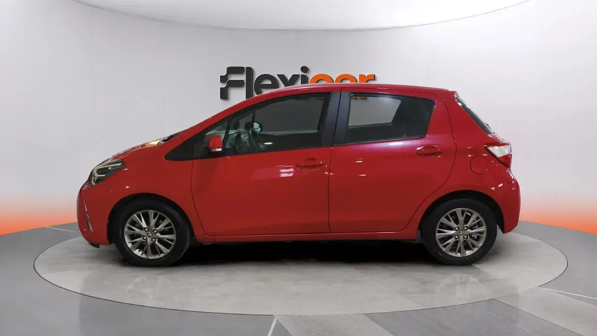 Usado Toyota Yaris Active 69 CV (50 kW) 2018 Rojo Berlina