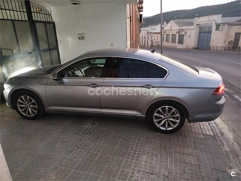 Gris / plata Usado 2019 VW Passat Advance Berlina | 18.000 € (Precio justo) - Imagen 1/4