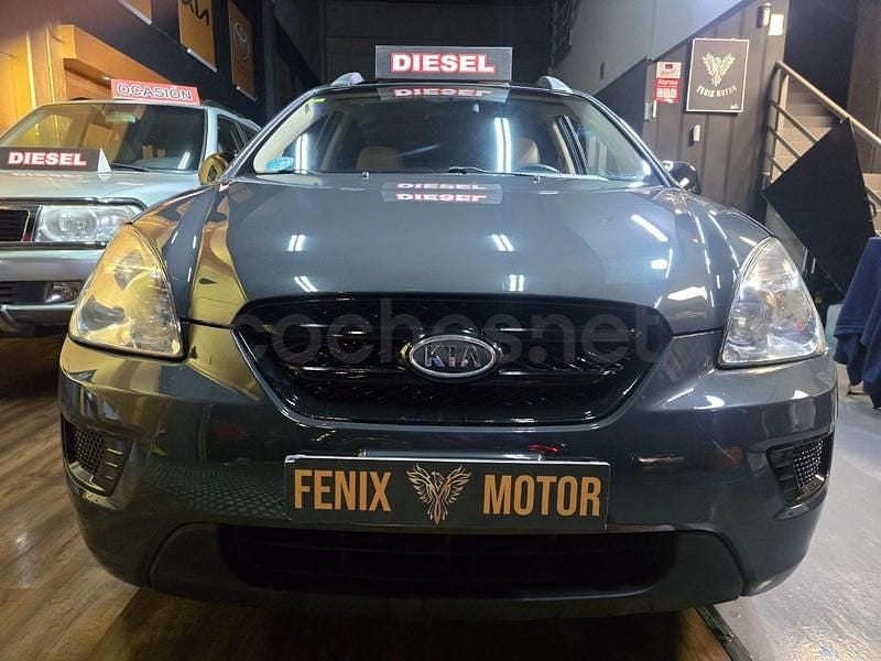 Usado Kia Carens 115 CV (84 kW) 2008 Gris / plata Monovolumen