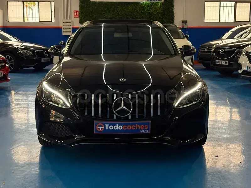Usado Mercedes C220 170 CV (125 kW) 2017 Negro Familiar