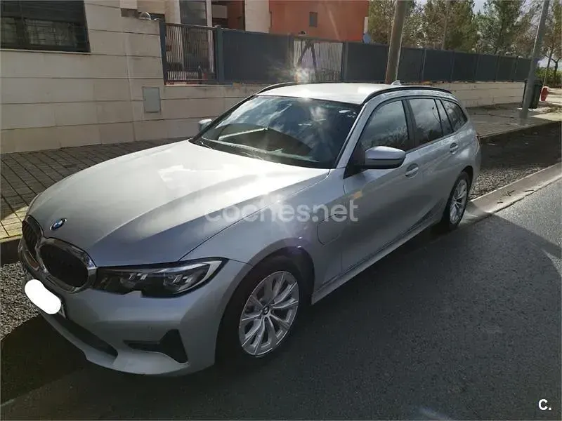 Usado BMW 330e Comfort Edition 292 CV (214 kW) 2021 Gris / plata Familiar