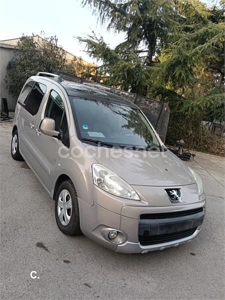 Beige Usado 2012 Peugeot Partner Tepee Outdoor Monovolumen | 7500 € (Super precio) - Imagen 1/4