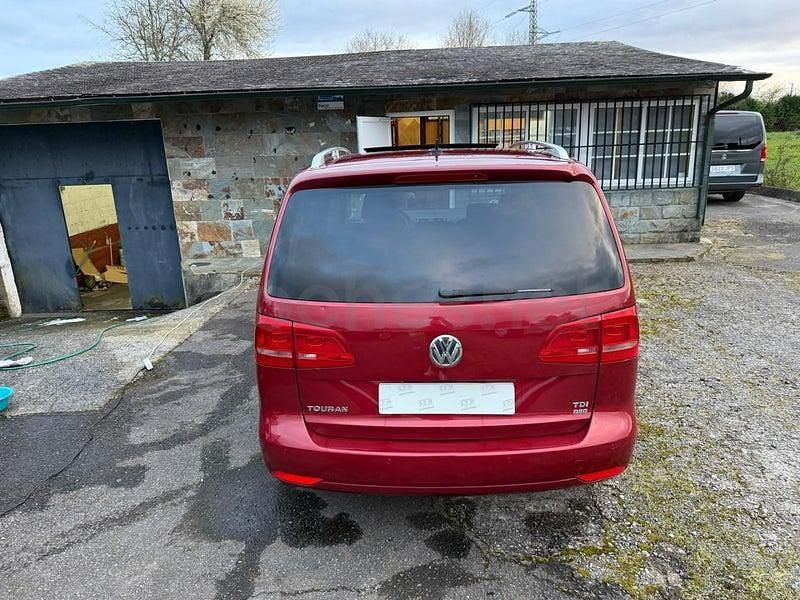 Usado VW Touran Advance 105 CV (77 kW) 2012 Granate Monovolumen