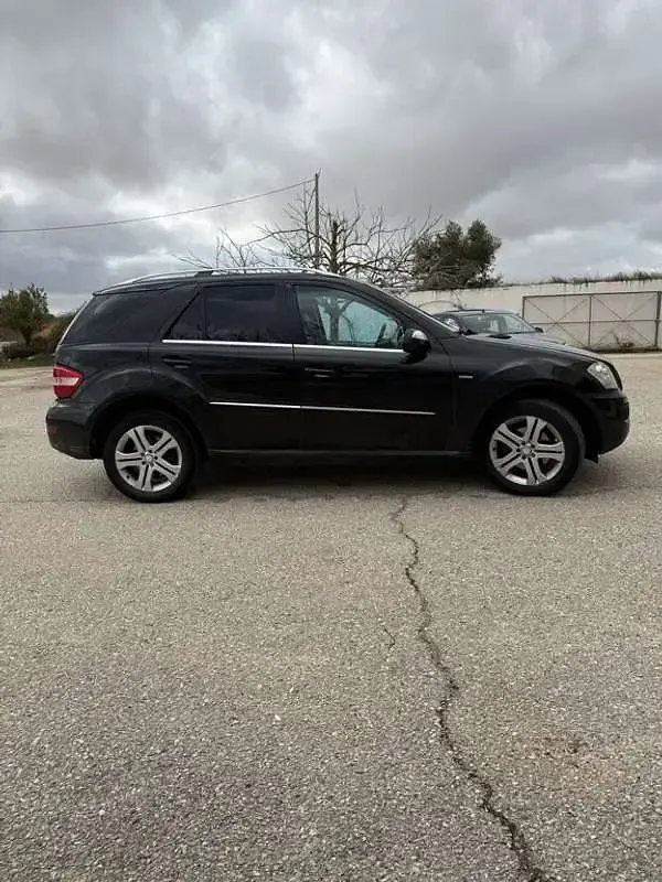 Usado Mercedes ML320 204 CV (150 kW) 2010 Negro SUV
