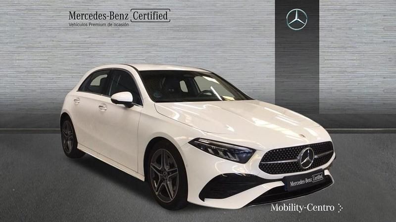 Usado Mercedes A180 AMG line 150 CV (110 kW) 2023 Blanco polar  pintura unicolor