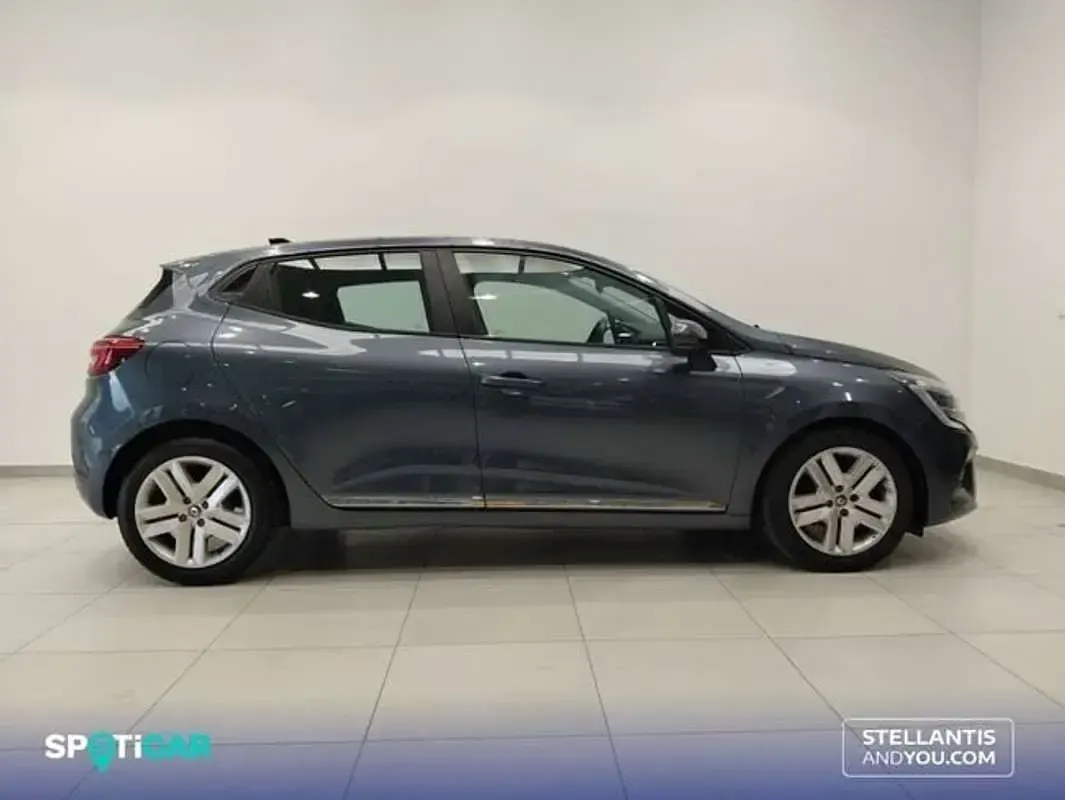 Usado Renault Clio Zen 101 CV (74 kW) 2020 Gris Utilitario