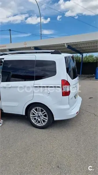 Usado Ford Tourneo Courier Titanium 100 CV (73 kW) 2017 Blanco Monovolumen