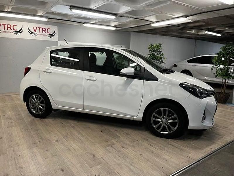 Usado Toyota Yaris Active 99 CV (72 kW) 2015 Blanco Utilitario
