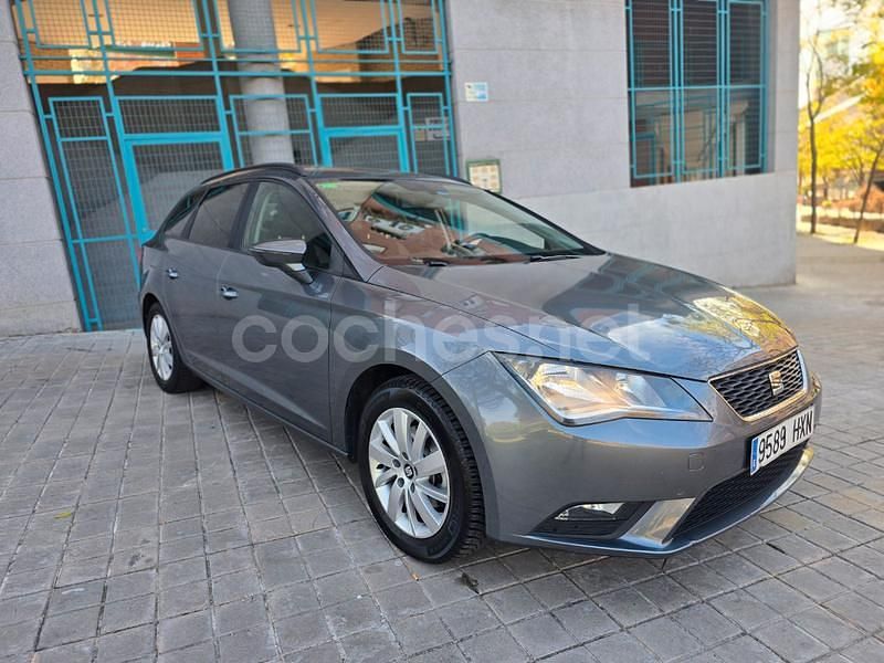 Usado Seat Leon Reference 105 CV (77 kW) 2014 Gris / plata Familiar