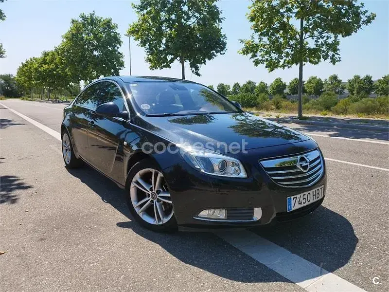 Usado Opel Insignia Edition 160 CV (117 kW) 2011 Negro Berlina