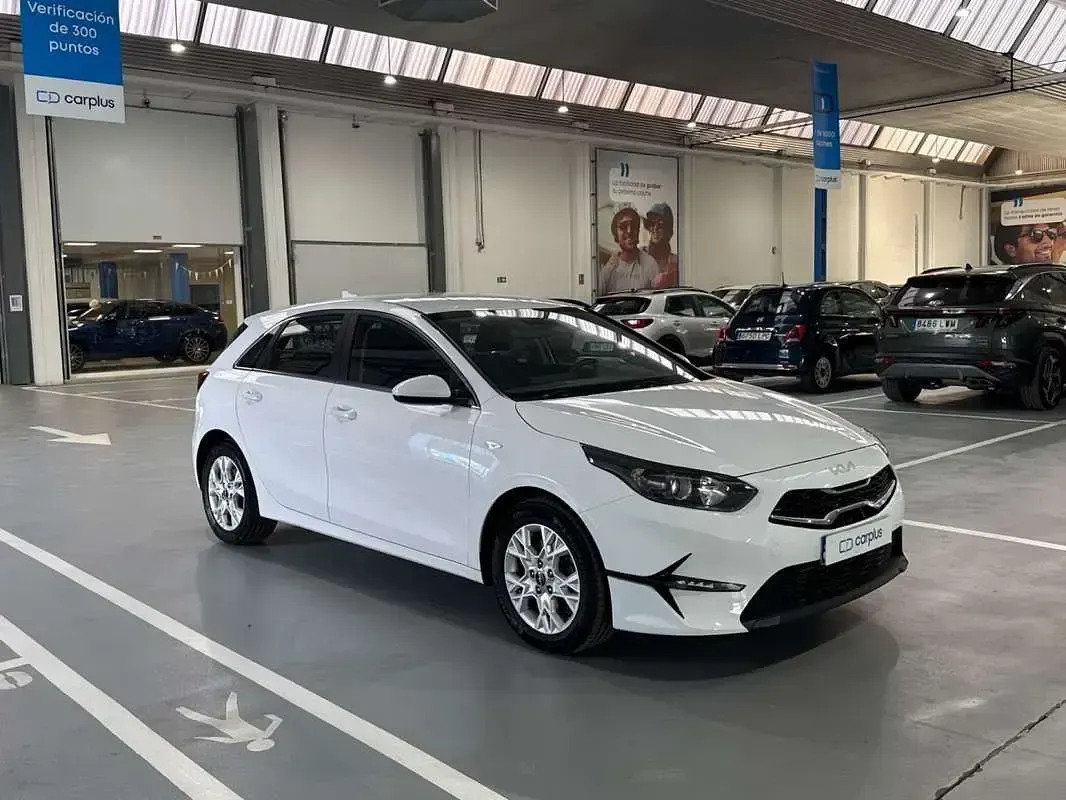 Usado Kia Ceed 120 CV (88 kW) 2022 Blanco Utilitario