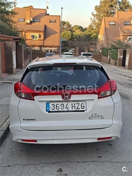 Usado Honda Civic Executive 120 CV (88 kW) 2014 Blanco Familiar