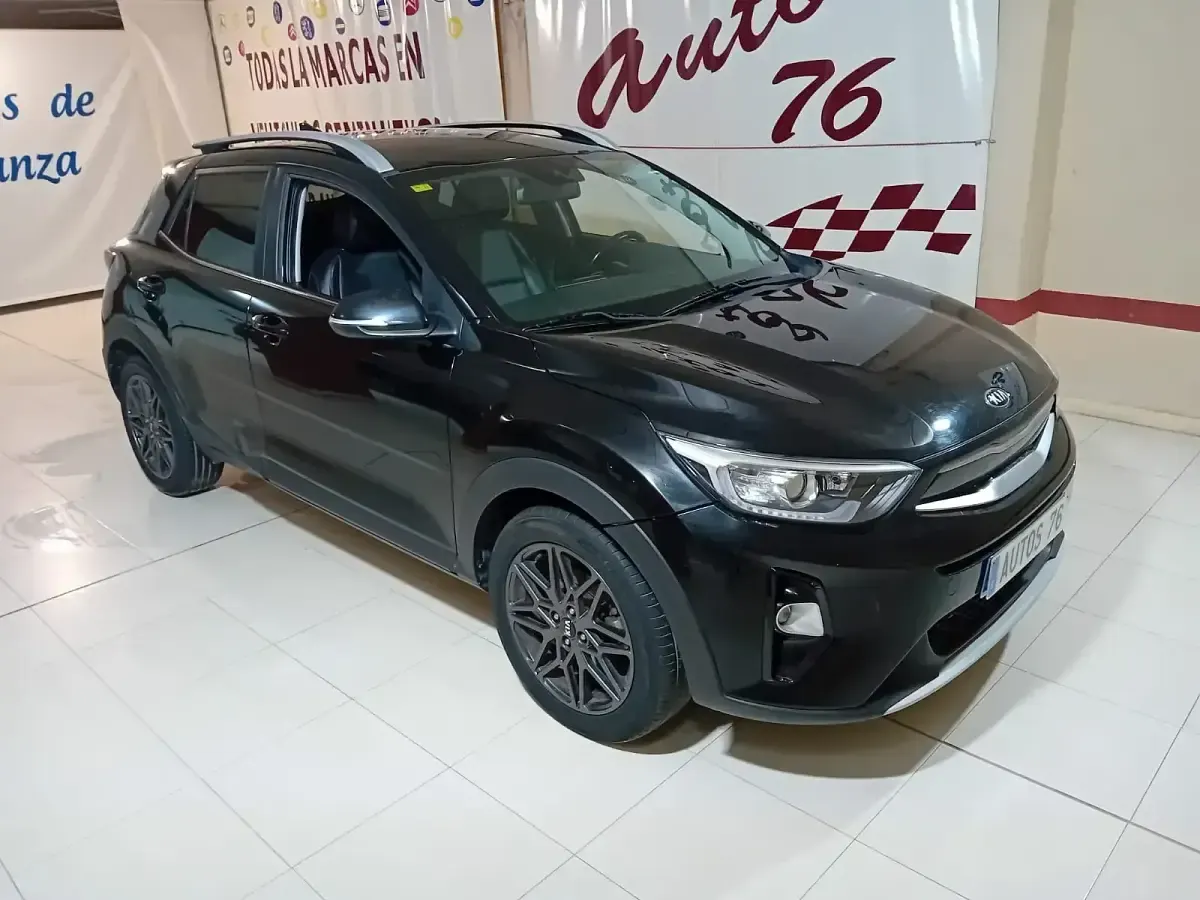 Usado Kia Stonic 100 CV (73 kW) 2020 Negro SUV