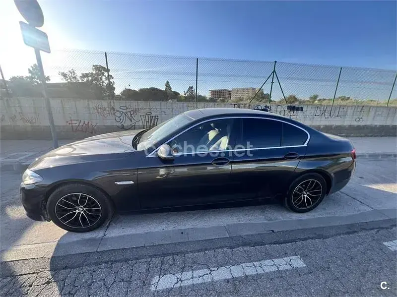 Usado BMW 518 150 CV (110 kW) 2015 Negro Berlina
