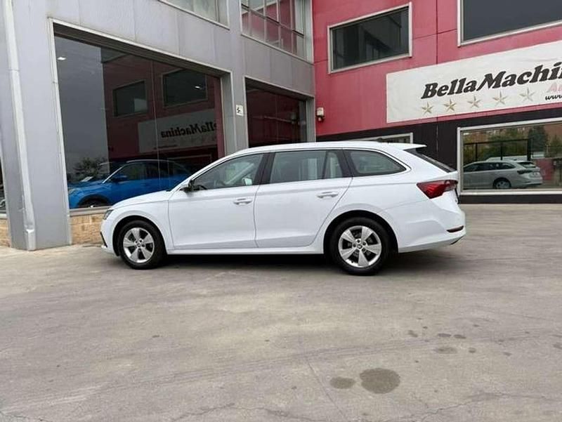 Usado Skoda Octavia 111 CV (81 kW) 2021 Blanco Familiar