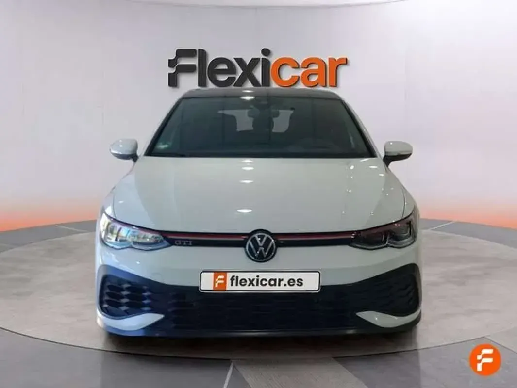 Usado VW Golf VIII GTI 300 CV (220 kW) 2022 Blanco Utilitario