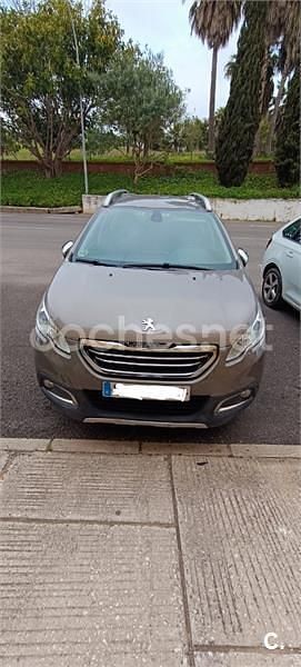 Usado Peugeot 2008 Active 120 CV (88 kW) 2014 Beige SUV