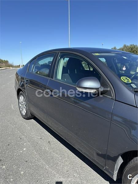 Usado VW Passat Edition 110 CV (80 kW) 2010 Gris / plata Berlina