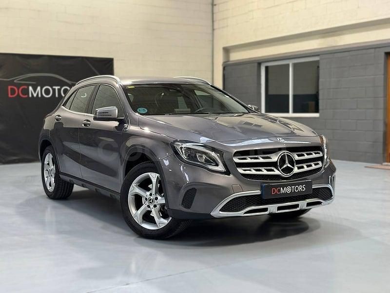 Usado Mercedes GLA180 AMG line 122 CV (89 kW) 2018 Gris / plata SUV