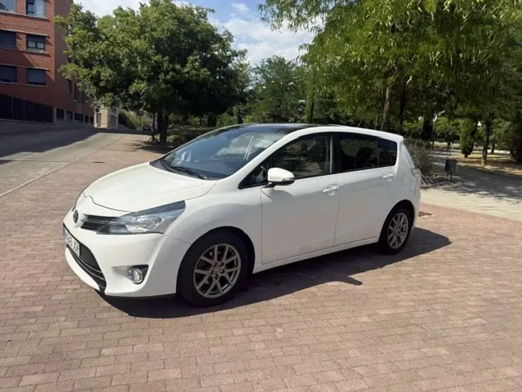 Usado Toyota Verso Advance 112 CV (82 kW) 2015 Blanco Monovolumen