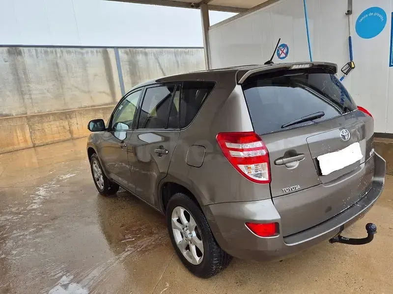 Usado Toyota RAV4 Executive 150 CV (110 kW) 2010 Beige SUV