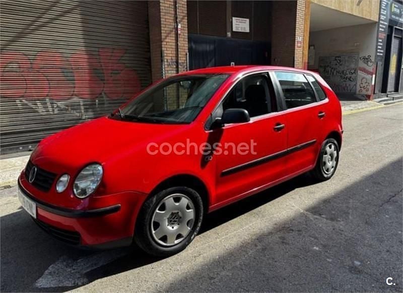 Usado VW Polo Match 65 CV (47 kW) 2003 Rojo Berlina