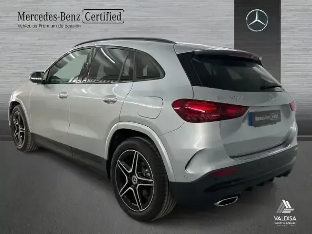Usado Mercedes GLA200 AMG line 150 CV (110 kW) 2025 Gris SUV
