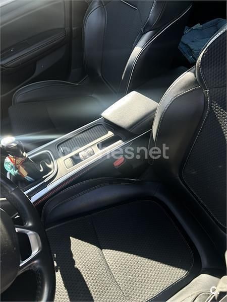 Usado Renault Mégane IV Bose Edition 130 CV (95 kW) 2018 Rojo Berlina