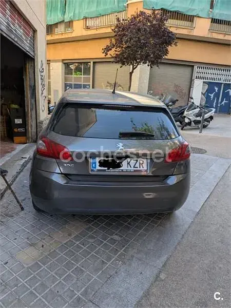 Usado Peugeot 308 Access 110 CV (80 kW) 2019 Gris / plata Berlina