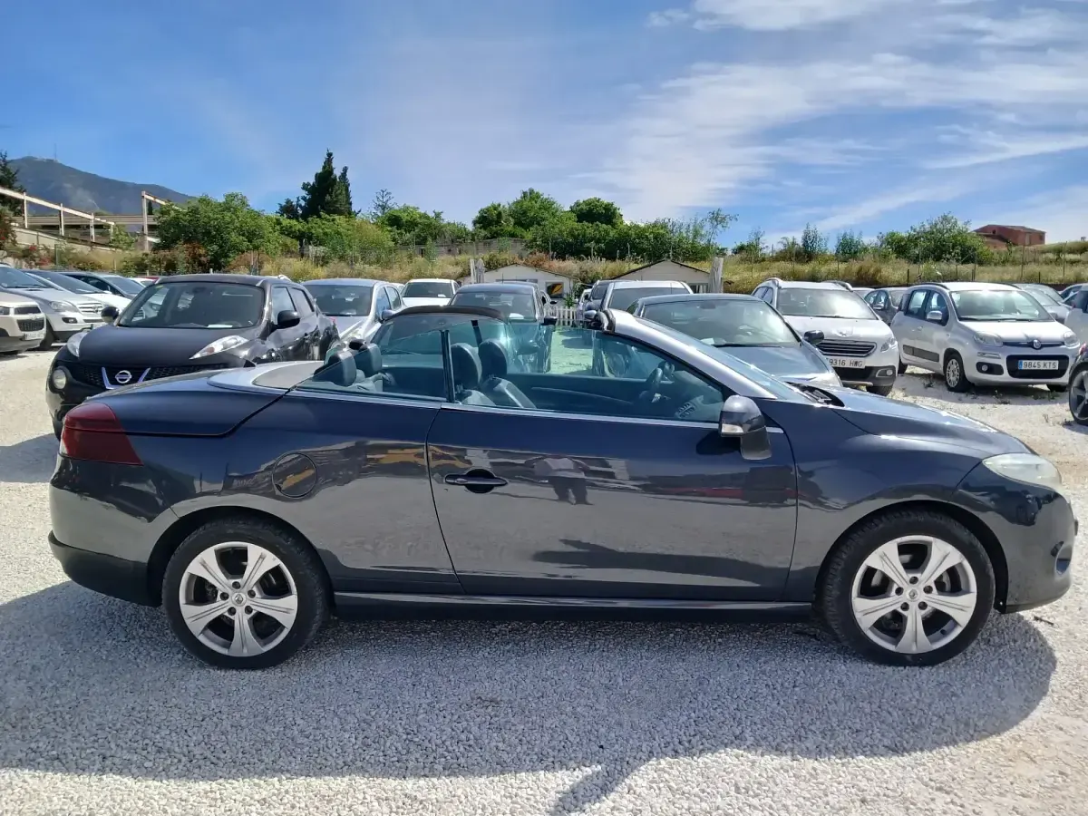 Usado Renault Mégane Dynamique 130 CV (95 kW) 2011 Negro Utilitario