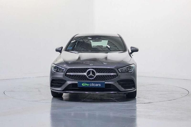 Usado Mercedes CLA200 Shooting Brake 163 CV (119 kW) 2022 Gris Familiar