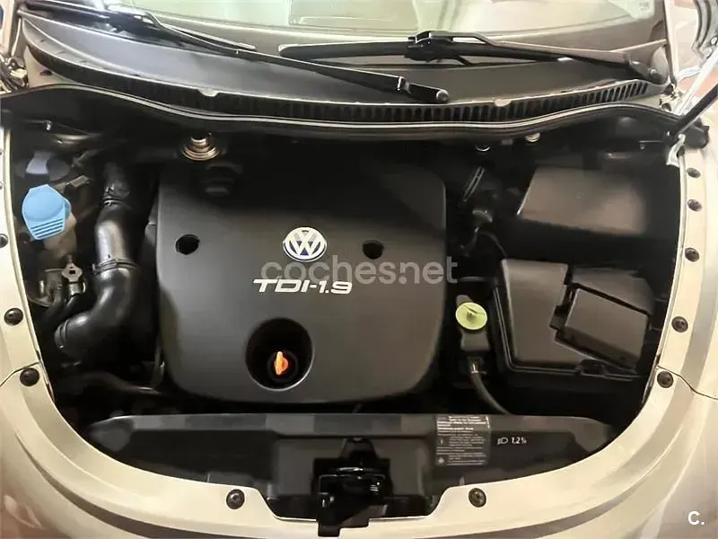 Usado VW New Beetle 105 CV (77 kW) 2007 Gris / plata Utilitario