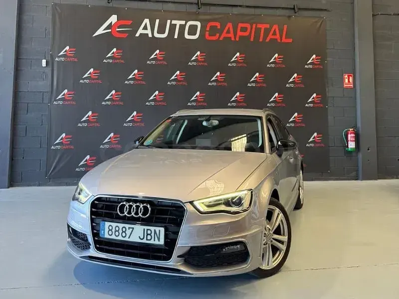 Usado Audi A3 Attraction 110 CV (80 kW) 2014 Gris / plata Berlina
