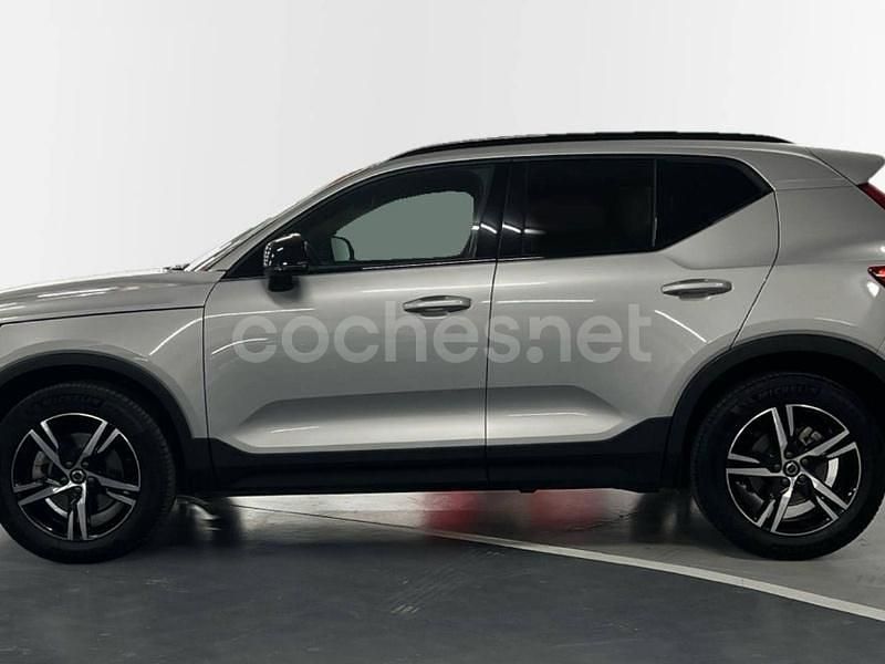 Usado Volvo XC40 Plus 163 CV (119 kW) 2025 Gris / plata SUV