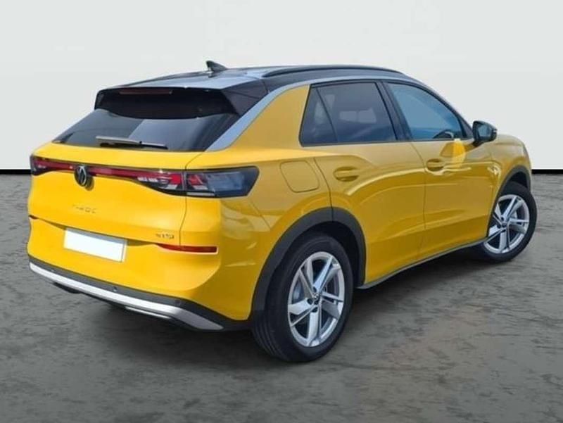Usado VW T-Roc Life 150 CV (110 kW) 2025 Amarillo SUV