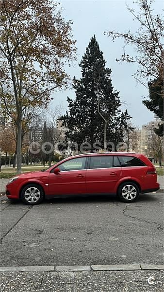 Usado Opel Vectra Elegance 150 CV (110 kW) 2008 Rojo Familiar