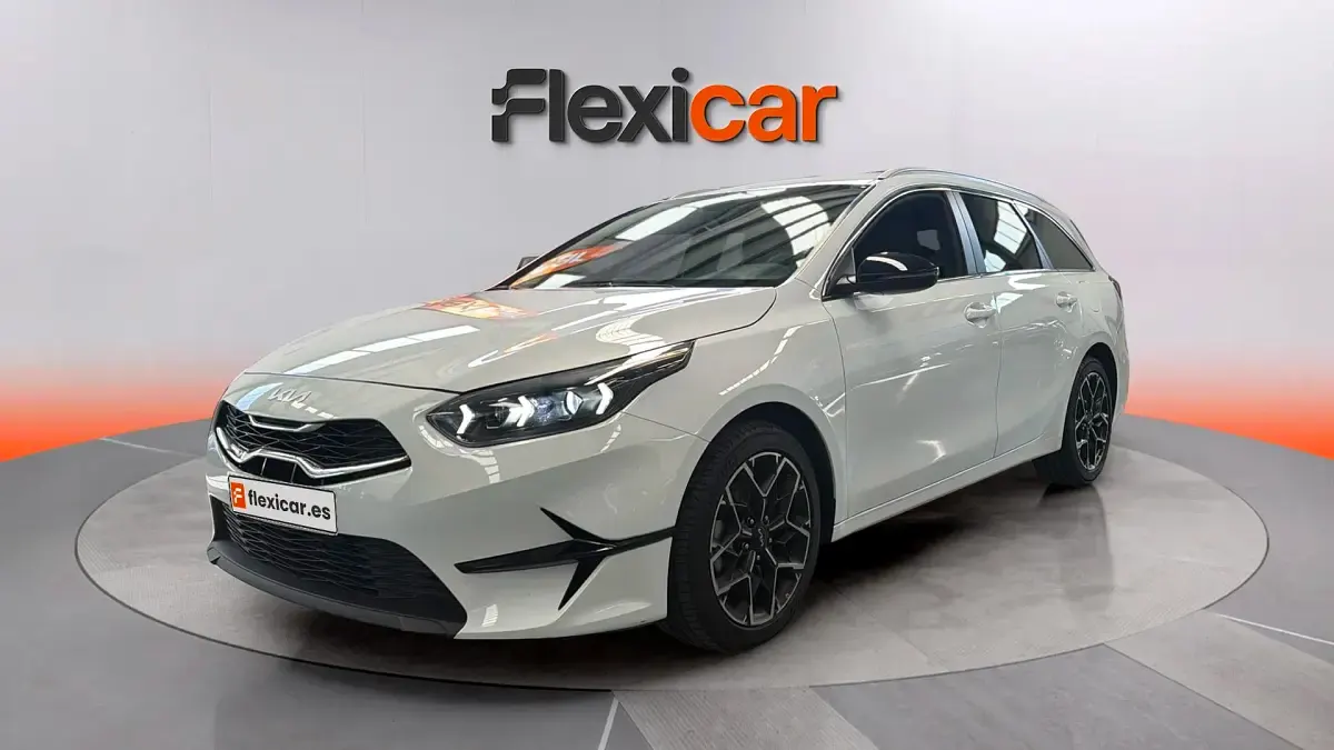 Usado Kia Ceed 101 CV (74 kW) 2025 Blanco Utilitario