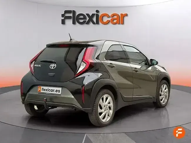 Käytetty Toyota Aygo Play 72 HP (52 kW) 2022 Harmaa