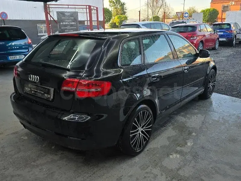 Usado Audi A3 Sportback Attraction 105 CV (77 kW) 2011 Negro Utilitario
