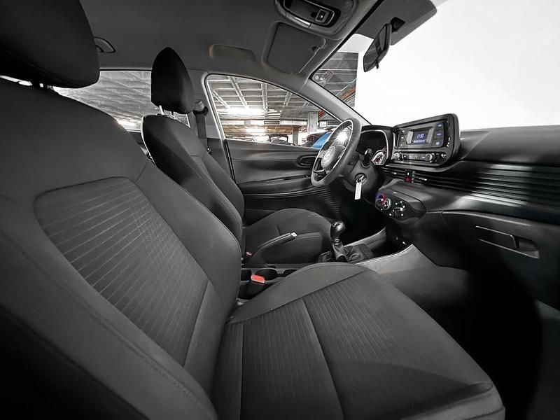 Usado Hyundai i20 84 CV (61 kW) 2022 Blanco polar Utilitario