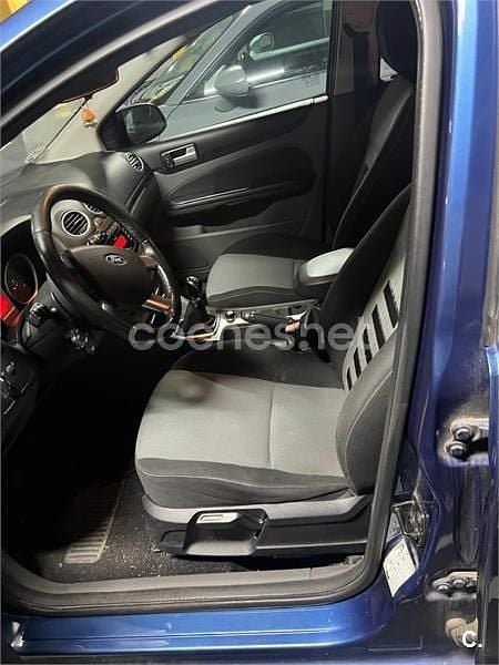 Usado Ford Focus Trend 109 CV (80 kW) 2010 Azul Berlina