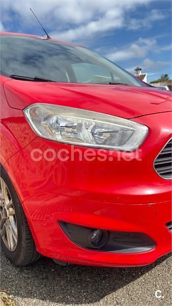 Usado Ford Tourneo Courier Titanium 100 CV (73 kW) 2017 Rojo Monovolumen
