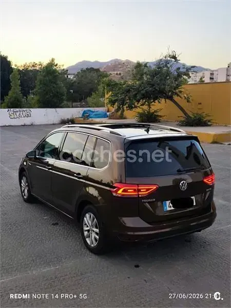 Usado VW Touran Advance 150 CV (110 kW) 2016 Granate Monovolumen