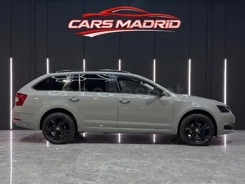 Usado Skoda Octavia Ambition 115 CV (84 kW) 2018 Gris / plata Familiar